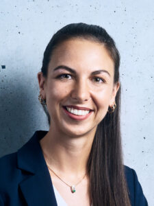 Sarah Beischau, Maître en droit